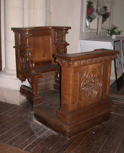 Deux stalles et deux prie-Dieu à armoire