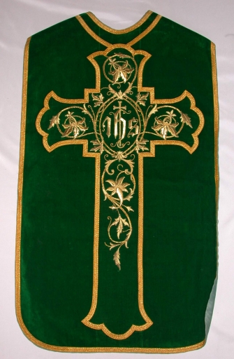 Ornement vert 2 : chasuble, étole, manipule