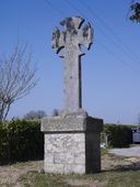 Croix de chemin, dite Croix de l'if, sortie ouest du village (Monterrein fusionnée en Ploërmel en 2019)