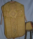 Ornement doré 1 : chasuble, étole