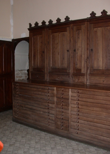 Meubles de sacristie : chasublier et 20 armoires (Tressé fusionnée en Mesnil-Roc'h en 2019)