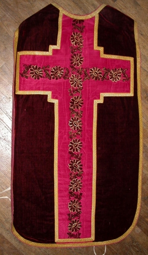 Ornement rouge 1 : chasuble