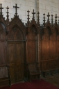 Mobilier de choeur : lambris de demi-revêtement, 4 stalles, 7 bancs