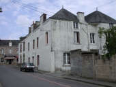 Maison, entreprise de bâtiment, salle de bal, 1 rue Anne de Bretagne (Pluméliau fusionnée en Pluméliau-Bieuzy en 2019)