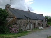 Alignement de maisons, la Guette (Paimpont)