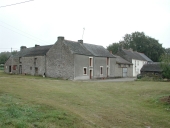 Alignement de maisons 1, Livouy (Sainte-Marie)