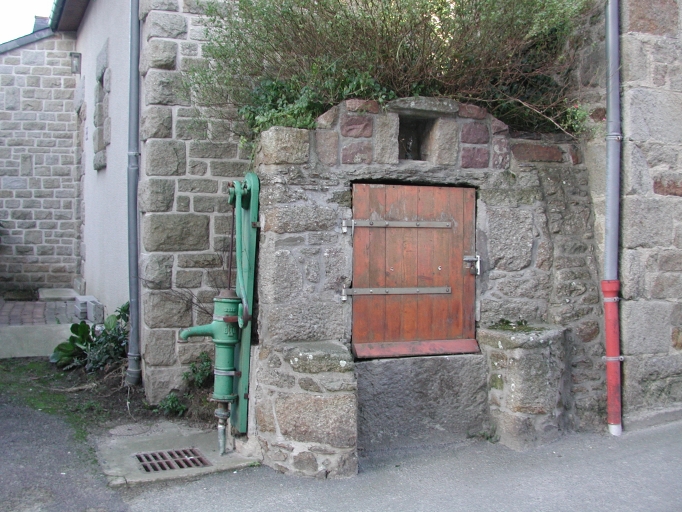 Puits Pisse Près, 11 rue Grande Rue (Saint-Jacut-de-la-Mer)