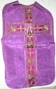 Ornement violet 2 : chasuble, voile de calice, étole et bourse de corporal