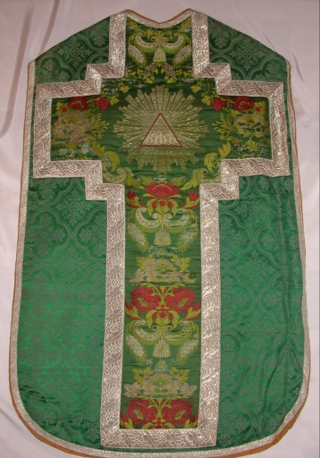 Ornement vert : chasuble, bourse de corporal, étole