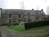 Alignement de maisons, le Bois Mandé (Saint-Pierre-de-Plesguen fusionnée en Mesnil-Roc'h en 2019)