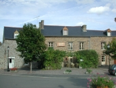 Maisons, 1-7 rue du Stade (Lohéac)