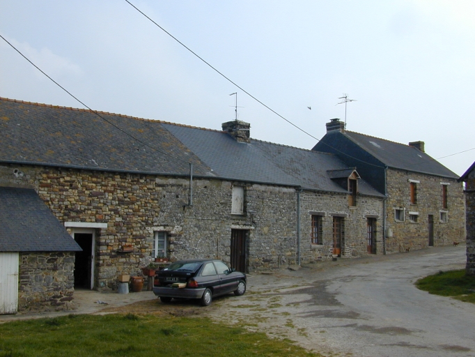 Alignement de maisons, le Coudray (Treffendel)
