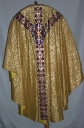 Ornement doré 2 : chasuble, bourse de corporal, voile de calice, étole