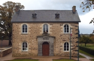 École, actuellement mairie, rue de la Mairie, les Rochers (Vergéal)