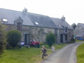 Alignement de trois logis, le Bourgée (Meillac)