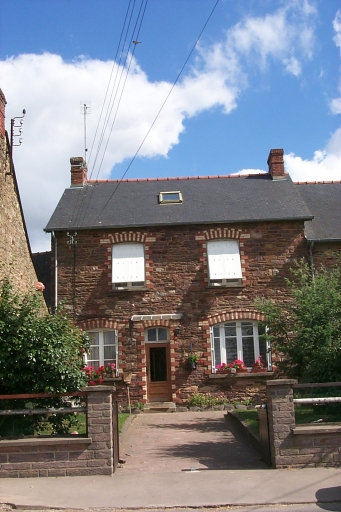 Maison (La Chapelle-Bouëxic)