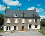 Manoir (?), puis ferme, actuellement maison, 2 rue René Laënnec (Lanhélin fusionnée en Mesnil-Roc'h en 2019)