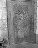 Dalle funéraire (2), église paroissiale Saint-Etienne (Val-d'Izé)
