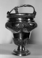 Seau à eau bénite, église paroissiale Saint-Aubin (Saint-Aubin-des-Landes)