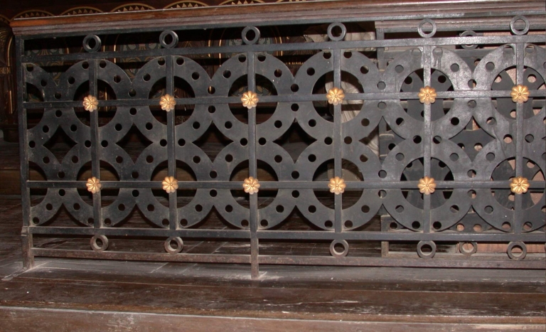 Ensemble de 2 clôtures de chapelle