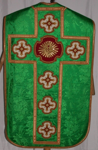 Ornement vert 3 : chasuble, bourse de corporal, étole, voile de calice