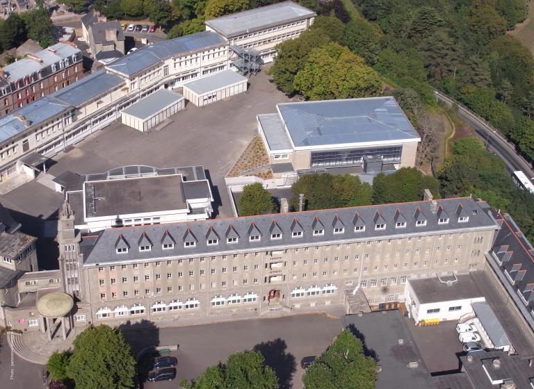 Gymnases du lycée Ernest Renan, 2-4 boulevard Hérault (Saint-Brieuc)