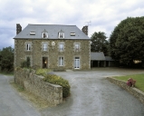 Ecole primaire, rue de la Fontaine, sortie sud-est du bourg (Tramain)