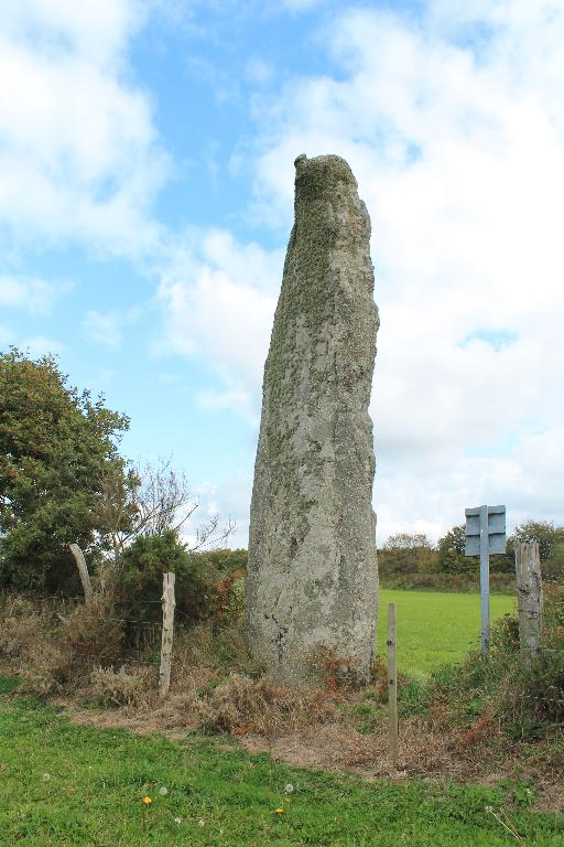 Menhir de Kerellou (Guerlesquin)