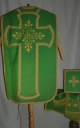 Ornement vert 1 : chasuble, étole, manipule, voile de calice, bourse de corporal