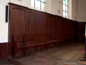 Lambris de demi-revêtement, 2 fausses-stalles de célébrant, 2 bancs de choeur