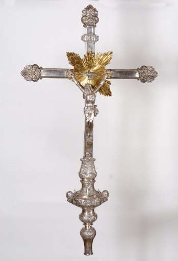 Croix de procession 2, place Ernest Lemoine (Bieuzy fusionnée en Pluméliau-Bieuzy en 2019)