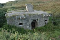 Corps de garde crénelé n° 3, année "1849" dite "Batterie de Quinze" des Blancs Sablons (Le Conquet)