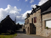 Alignement de logis, la Roche (Saint-Ganton)