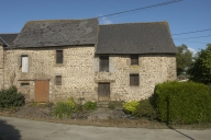Alignement de deux maisons, le Pont-Notre-Dame (La Chapelle-Saint-Aubert)