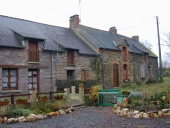 Alignement de quatre maisons, la Jaunette (Pipriac)