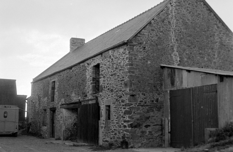 Alignement de deux fermes, 5 chemin de la Basse Gâtine, les Alleures (Saint-Père-Marc-en-Poulet)