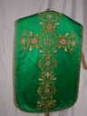 Ornement vert 3 : chasuble, étole, voile de calice, manipule et bourse de corporal