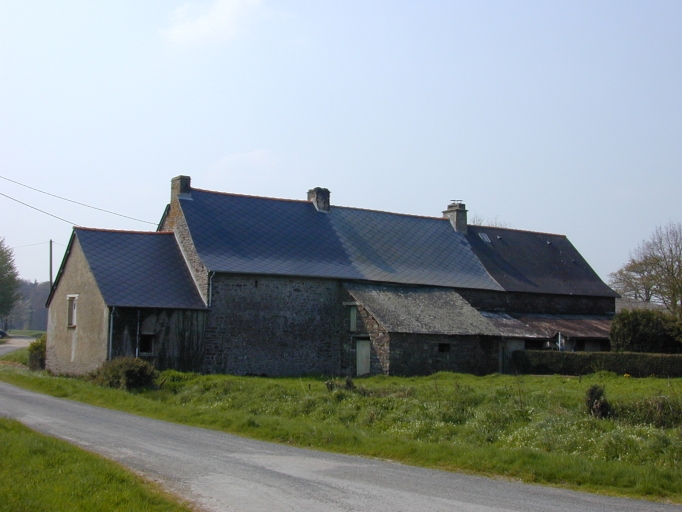 Alignement de maisons et de fermes, la Bénardière (Saint-Péran)