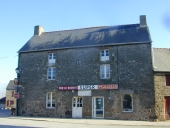 Maison, rue des Trois Croix (Cuguen)