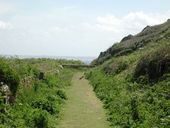 Chemin de ronde Nord reliant la grande batterie de Cosmoguer, la caserne et le fort, Ile aux Moines, les Sept-Iles (Perros-Guirec)