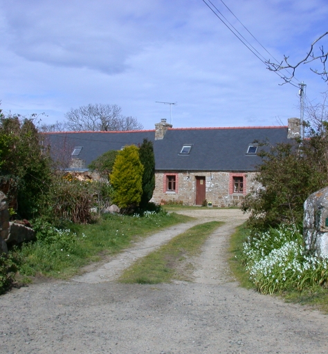 Maison, 25 route du Creïou (Trélévern)