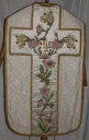 Ornement blanc 3 : chasuble, bourse de corporal, étole, manipule, voile de calice