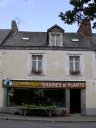 Maison à boutique, 10 place du Champ de Foire (La Guerche-de-Bretagne)