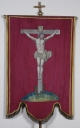 Bannière de procession, dite des prévots : Don du Rosaire, Christ en croix