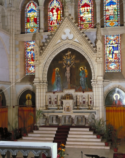 Ensemble du maître-autel : 6 degrés d'autel, autel, tabernacle, 2 gradins d'autel, retable