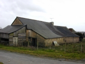 Alignement de maisons, la Croix de la Mission (Liffré)