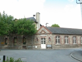 Mairie-école, actuellement centre culturel et de loisirs, place de la Mairie (Acigné)