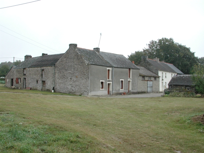 Alignement de maisons 1, Livouy (Sainte-Marie)