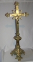 Garniture d'autel : croix d'autel, 2 chandeliers d'autel