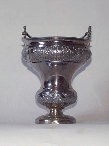 Seau à eau bénite ; goupillon